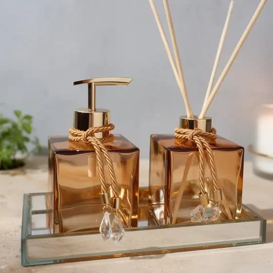 Kit Lavabo Gold Vidro Âmbar Saboneteira Líquida Difusor Varetas Bandeja Espelho Decoração Luxo Top