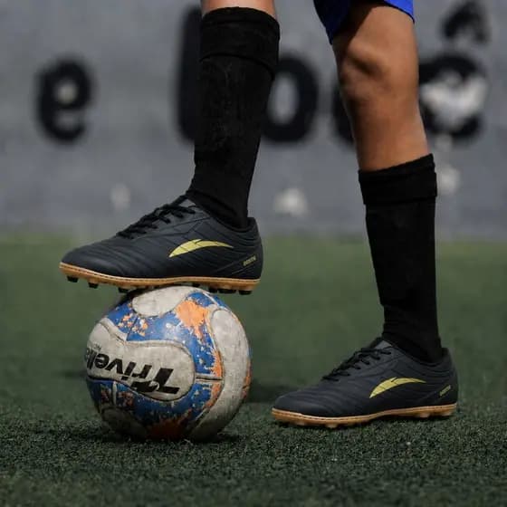 Chuteira de Campo Chuteira Chuteira Campo Masculino Costurada Reforçada Promoção