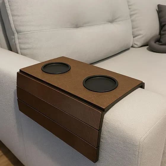 Bandeja Esteira Flexível de Sofá em MDF Premium Com 2 Porta Copos 37,5x29,5cm Apoio de Braço