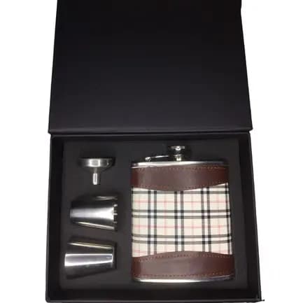 Kit Dia dos Pais Cantil Xadrez Bege com Copos e Funil Inox