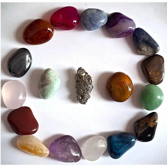 18 Cristais - Kit de Pedras 100% Naturais de Cristal - Pirita, Quartzo, Ametista, Citrino, Onix,