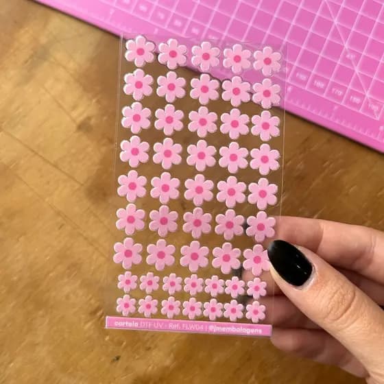Cartela Adesivo DTF UV - Florzinha Rosa (49 mini adesivos) Ref. FLW04 - 1, 2, 3, 4 ou 5 cartelas