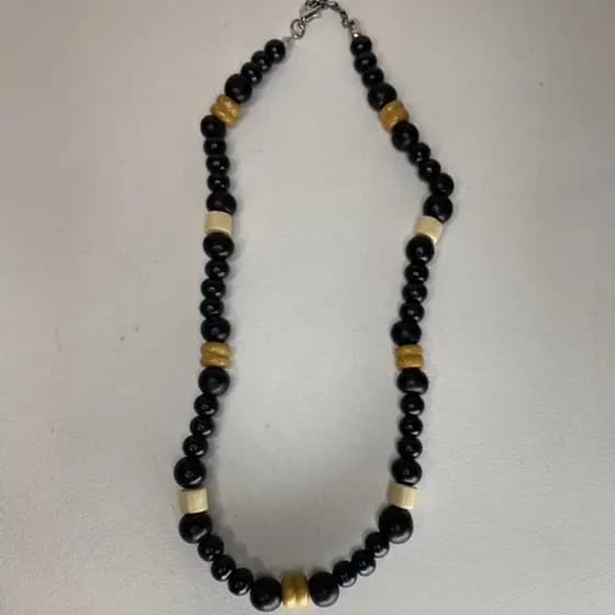 Colar Mediano Preto de Coco Praieiro - Miçangas