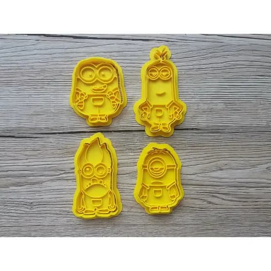 Kit Com 4 Cortadores com Carimbo Tema Minions 3D | Molde para Biscoitos, Pasta Americana e Massinha | 6,6 a 10 cm
