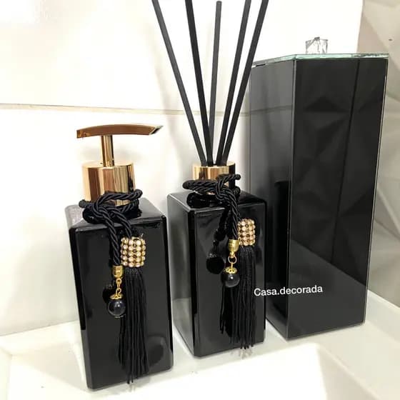 Kit Lavabo Preto Brilho Porta escovas de dente Espelhado/ Difusor de ambiente / Tampa Válvula Dourada