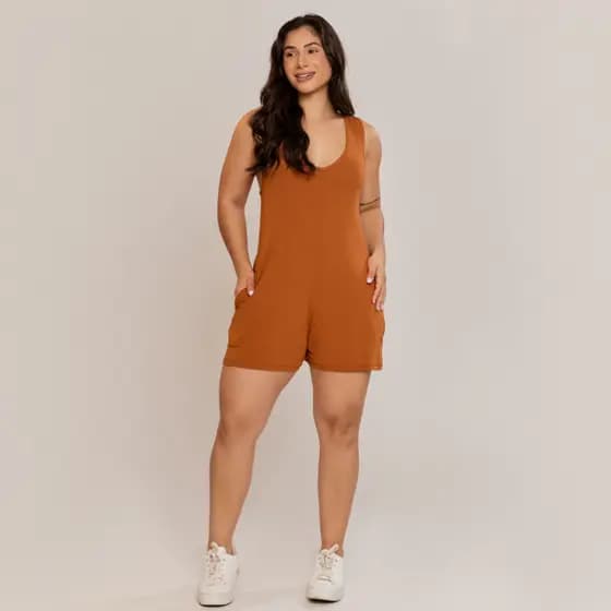 Macaquinho Feminino em Viscolycra com Decote V e Bolsos Laterais Casual Confortável e Estiloso