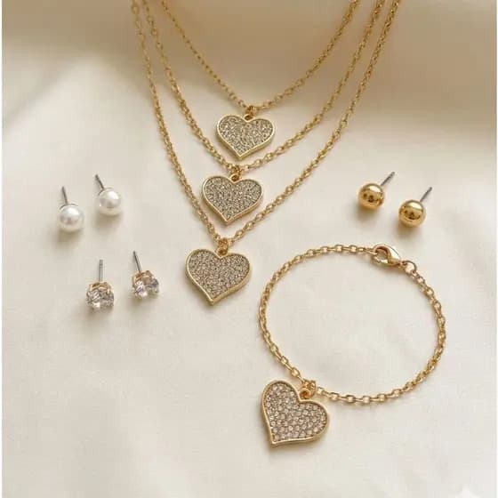 Kit 5 peças de Brincos Colar Triplo e Pulseira Dourada Coração Cravejado