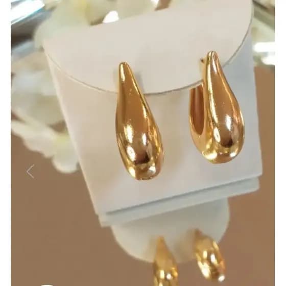 Brinco Gota Dourado Folheado - Elegante e Versátil para Looks Modernos
