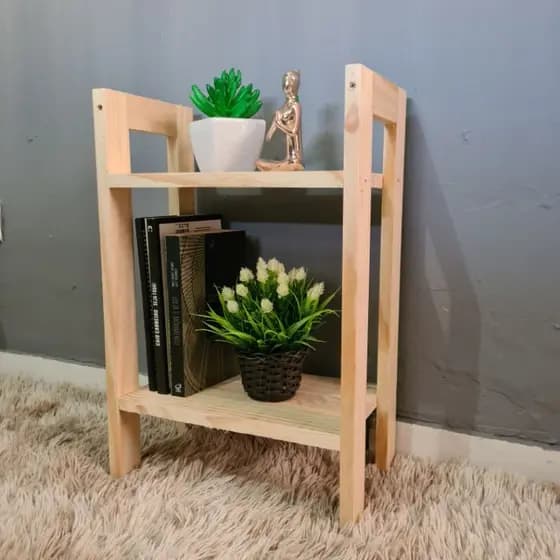 Mesa de cabeceira de madeira