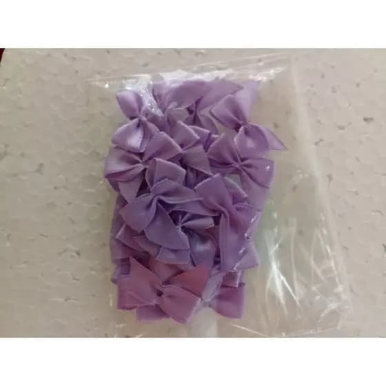 laços em cetim de 2,5 cm com 25 unidades cada.