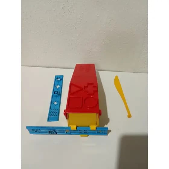 Fábrica feliz da estrela, com 4 peças. Massinha de modelar.