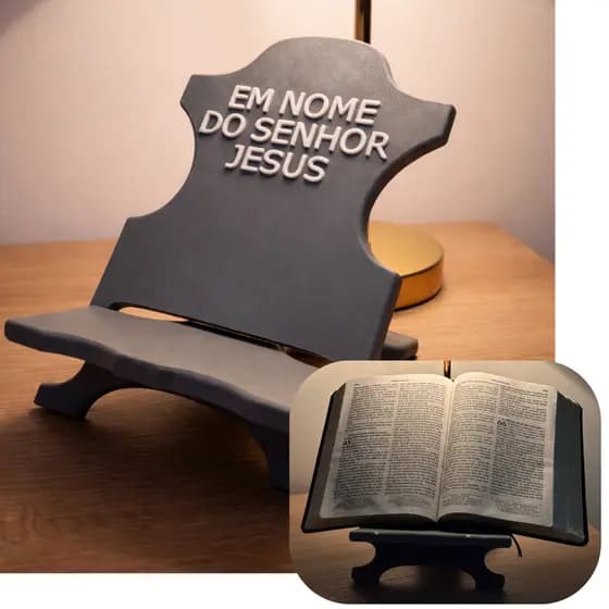 Suporte para Bíblia Decorativo com Mensagem “Em Nome do Senhor Jesus”