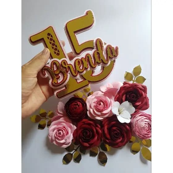 TOPO DE BOLO FLORES REALISTAS 15 ANOS DEBUTANTE