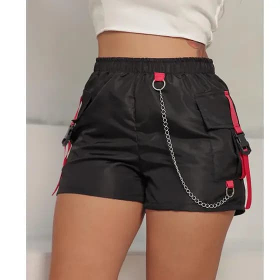Short Shortinho Alice Tactel com Bolso Cargo e Corrente Faixas Coloridas