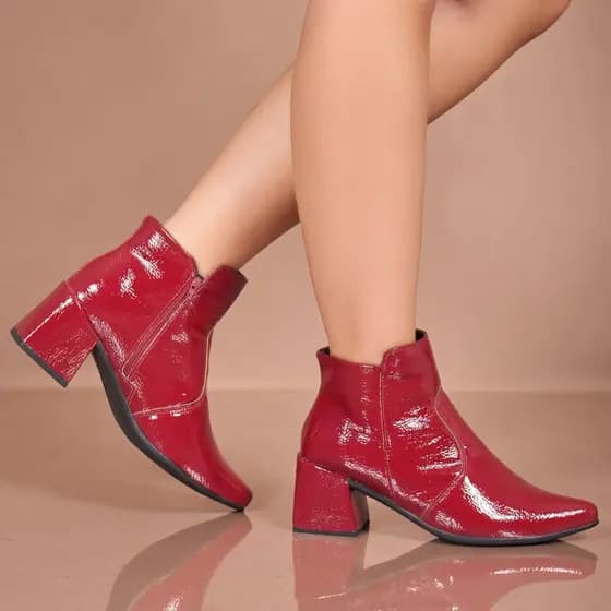 Bota Feminina Bico Fino Verniz Molhado Salto Médio Cano Curto Confortável Leve Atual Olzzy Original