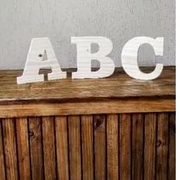 Letras em madeira pinus com 20cm de altura, qualquer letra , número ou símbolos, cortes computadorizados em CNC Router