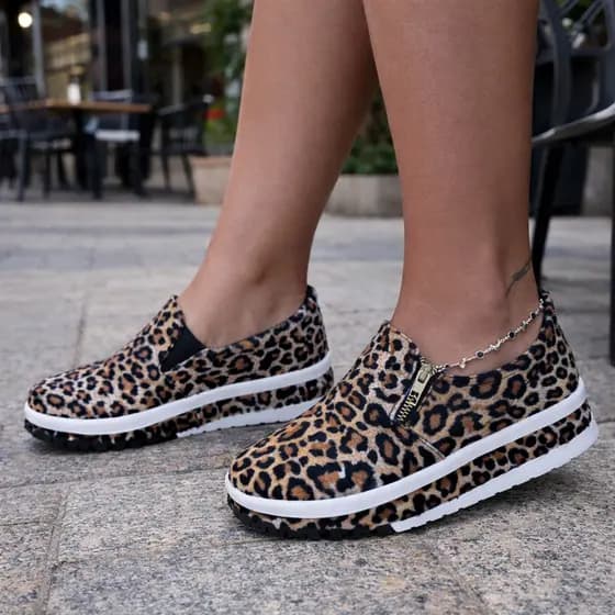 Tênis Slip On Feminino com Zíper - Estampa Onça