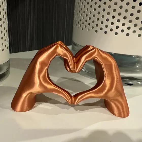 Escultura Mãos fazendo Coração 6CM 3D - Casa Esculturas Mesas Prateleiras