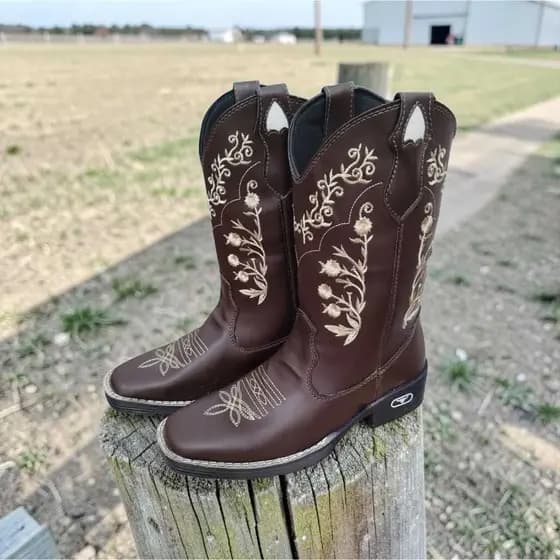 Bota Texana Feminina Country Bico Quadrado Em Couro ecológico