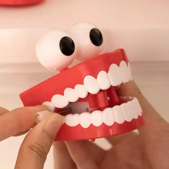 Dentadura Boca com Olhos Divertida Pegadinha Brinquedo Infantil Diversão