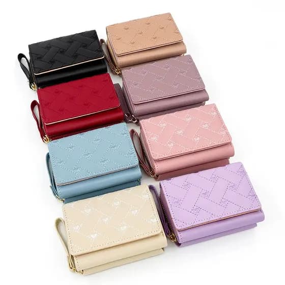 Nova Carteira Feminina Tripla com Porta-Cartões em PU, Múltiplos Compartimentos, Curta, Estilo Fashion, Padrão de Cora