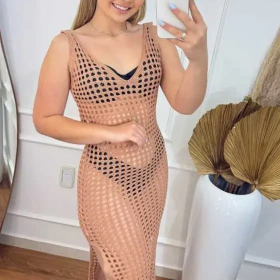 Vestido Saída de Praia Longo Feminino em Tricot com Fenda Lateral Vazado Moda Praia Tricoliny Modas