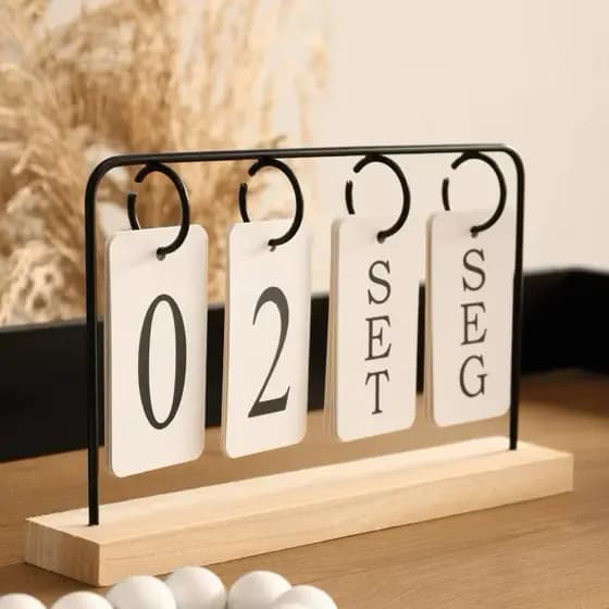 Calendário de Mesa Decorativo com Plaquinhas Preto Rosê ou Dourado Permanente Escritório