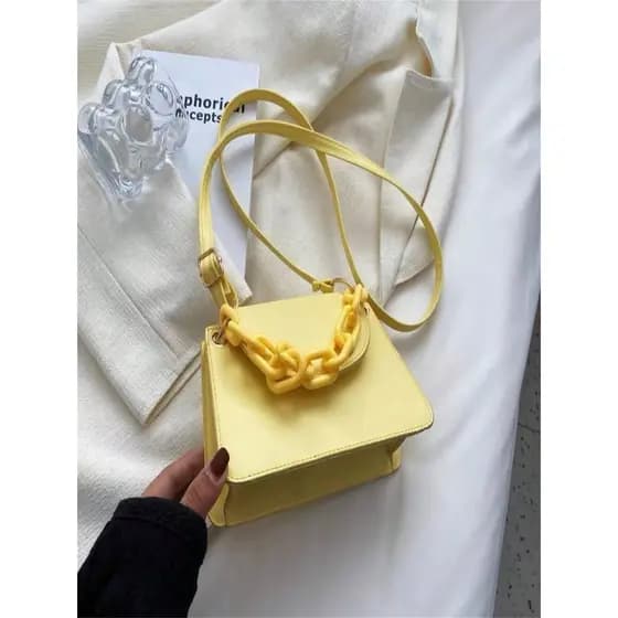 Bolsa crossbody moderna de ombro com corrente