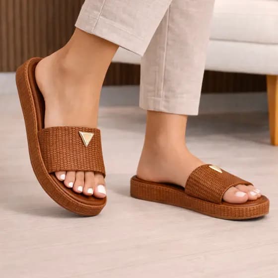 Tamanco Feminino Anabela Com Detalhe Metálico Triangulo Flatform Sandália Fachetada Confortável Moderna Tendencia Juta