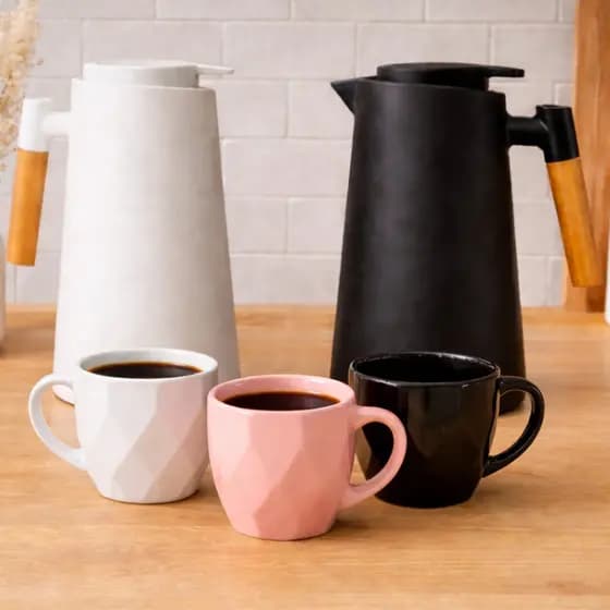 Jogo 4 xicaras de porcelana 100 ml garrafa Térmica 1L café chá bule cabo madeira mesa posta promoção