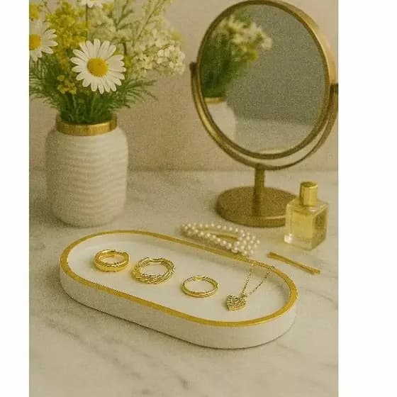 Porta Joias Bandeja Oval Branca com Detalhe Dourado Decoração Quarto Banheiro