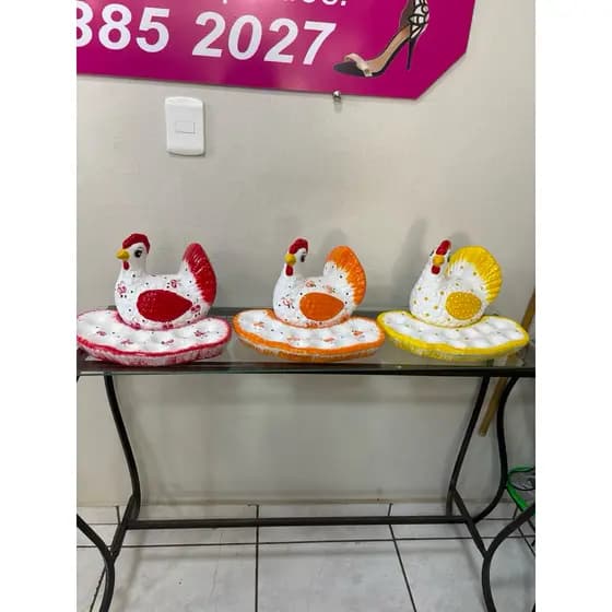 Galinha com porta ovos e saleiro em gesso