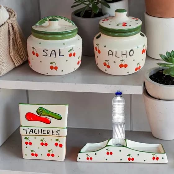 🍒 Linha Cereja em Cerâmica – Porta Talher, Saleiro e Porta Alho Detergente (Venda Individual)