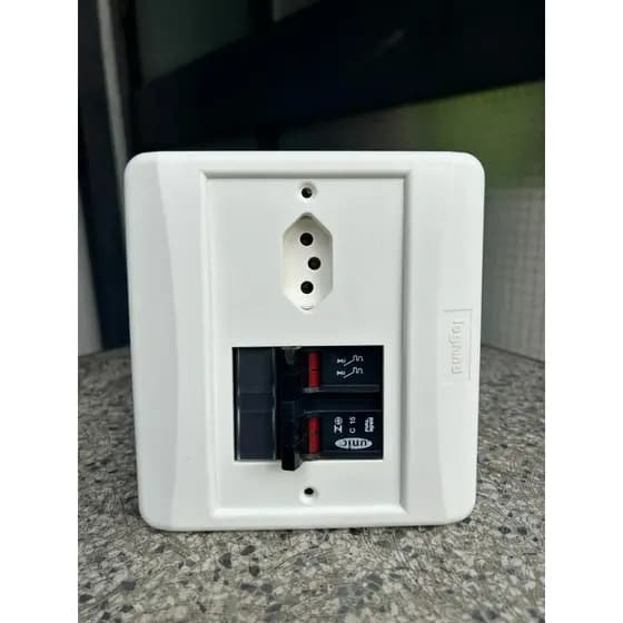 kit Disjuntor com Tomada ARSTOP Pial Legrand