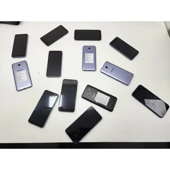 Samsung J6 Dual Chip 2/32gb Com detalhes estéticos e sem carregador