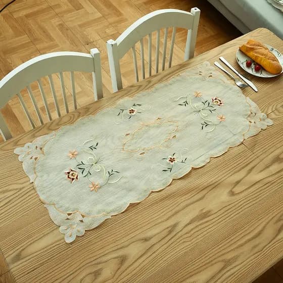 Caminho de Mesa Organza Bordada Decoração Sofisticada