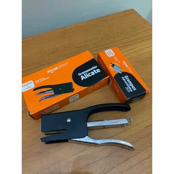 kit Grampeador Alicate Metal + 5.000 Grampos P/ Grampeador Galvanizado 26/6 - Jocar/Leo Leo