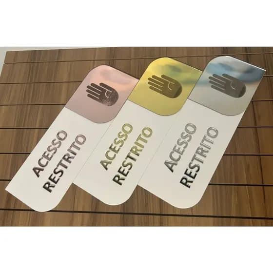Placa de porta Acesso Restrito em acrílio 3 cores disponíveis