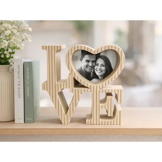 Porta-retratos com letras LOVE