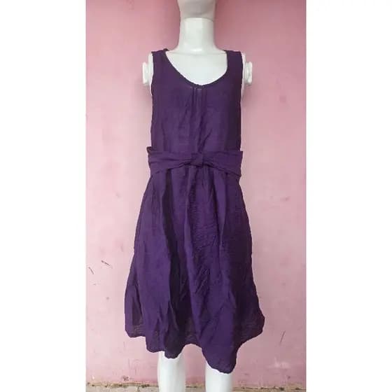 Lindo vestido roxo.