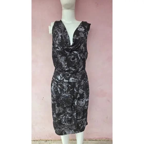 Vestido diferente.