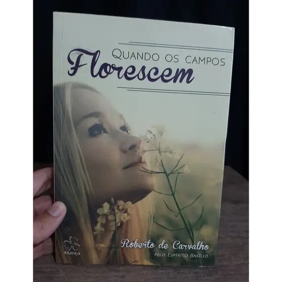 Livro Quando os Campos Florescem - Roberto de Carvalho - Romance