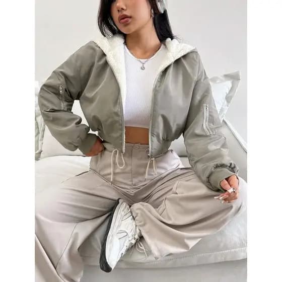 Jaqueta com Capuz Cropped com Zíper e Forro de Pelúcia para Outono/Inverno