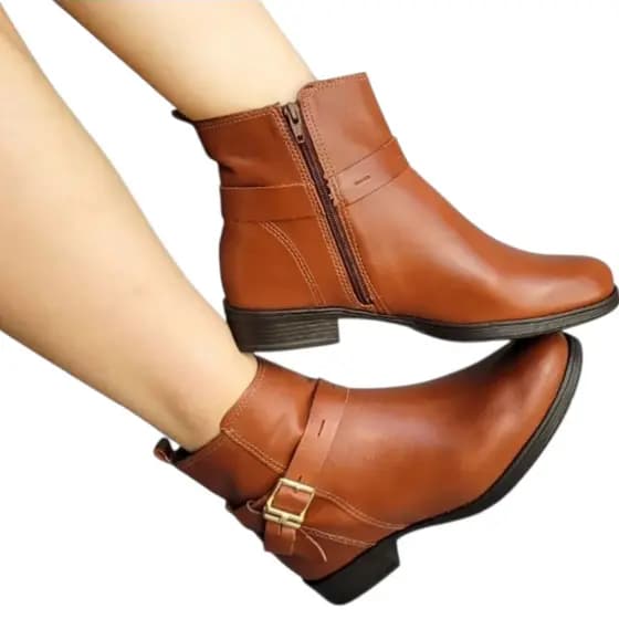 Bota Feminina Couro Marron com detalhe Fivela Cano Baixo Bottero