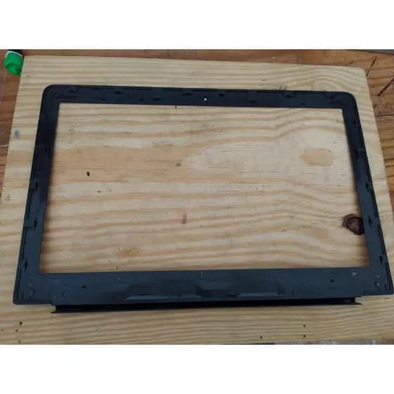Moldura frontal da tela do notebook Multilaser PC103
