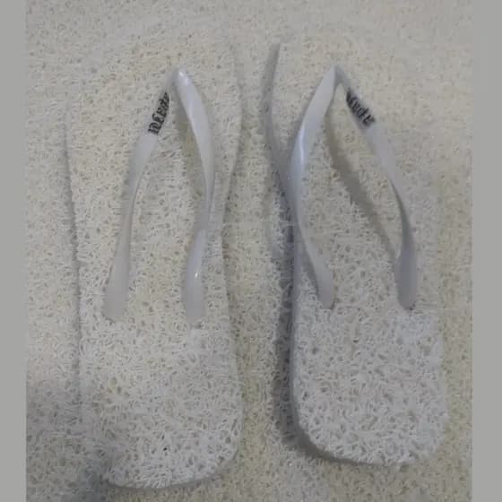 Chinelos Apaju, espaguetinho ( vinil ) com borracha 100% SBR branco.