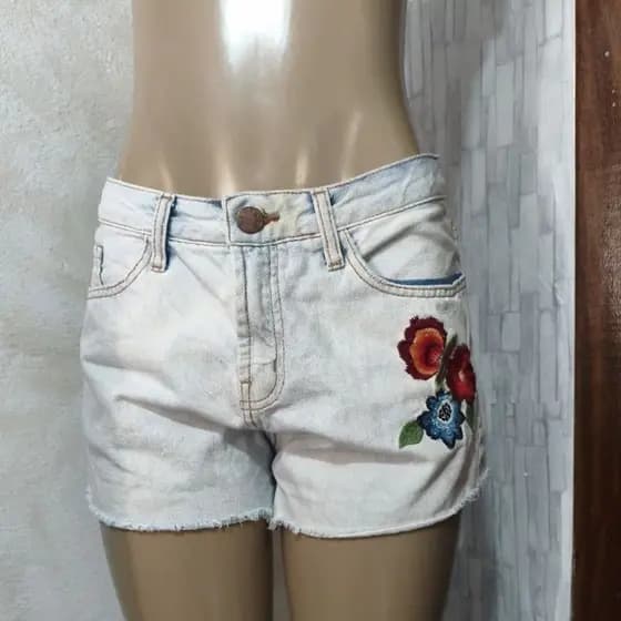 Short jeans bordado usado feminina tamanho 38