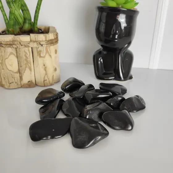 Pedra Rolada Obsidiana Negra ⚫ – Pedra Natural para Proteção Espiritual e Limpeza Energética ✨