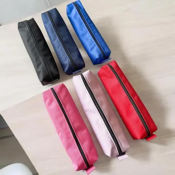 Estojo Escolar Nylon C/1 Zíper Material Escolar-- ESTOJO ESCOLAR 2025(1 ZÍPER)