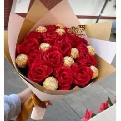 Buquê eterno, buquê Ferrero buquê de rosas de cetim, buquê páscoa,dia dos namorados